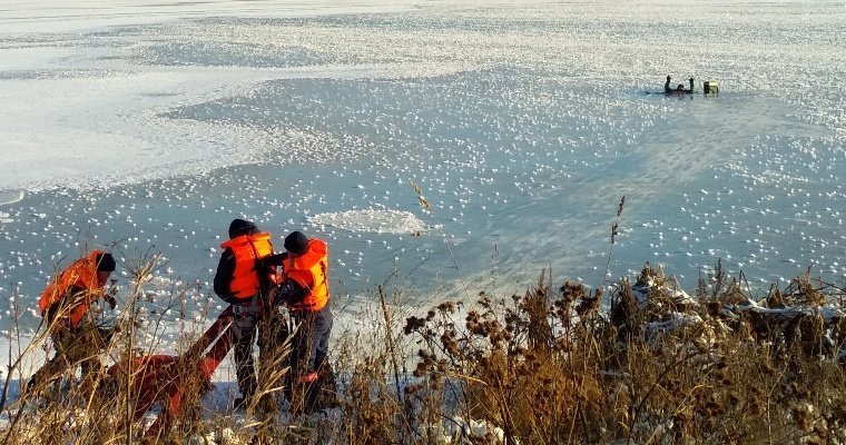 МЧС Удмуртии предупредило: из-за теплой погоды выходить на лед до сих пор опасно