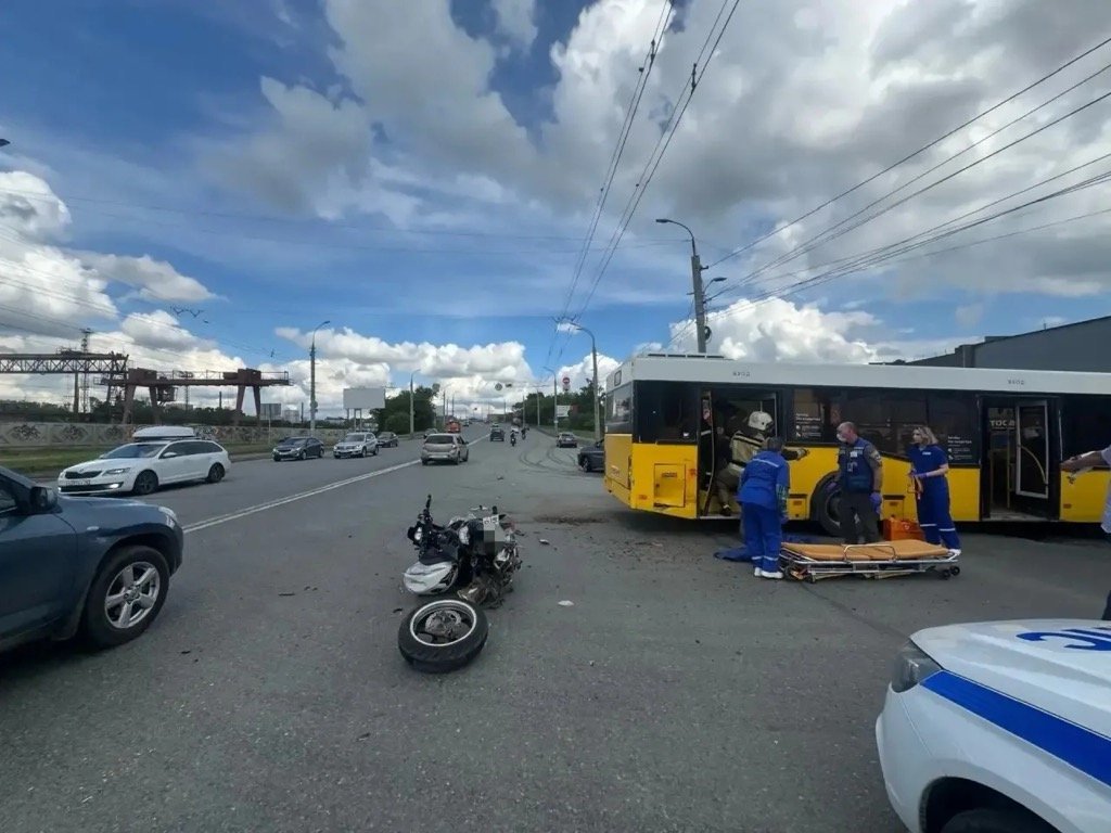 Мотоциклист погиб в Ижевске после столкновения с автобусом