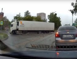 В Ижевске грузовик переехал 15-летнего подростка