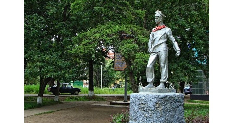 Жителям Глазова предложили решить судьбу памятника Павлу Морозову