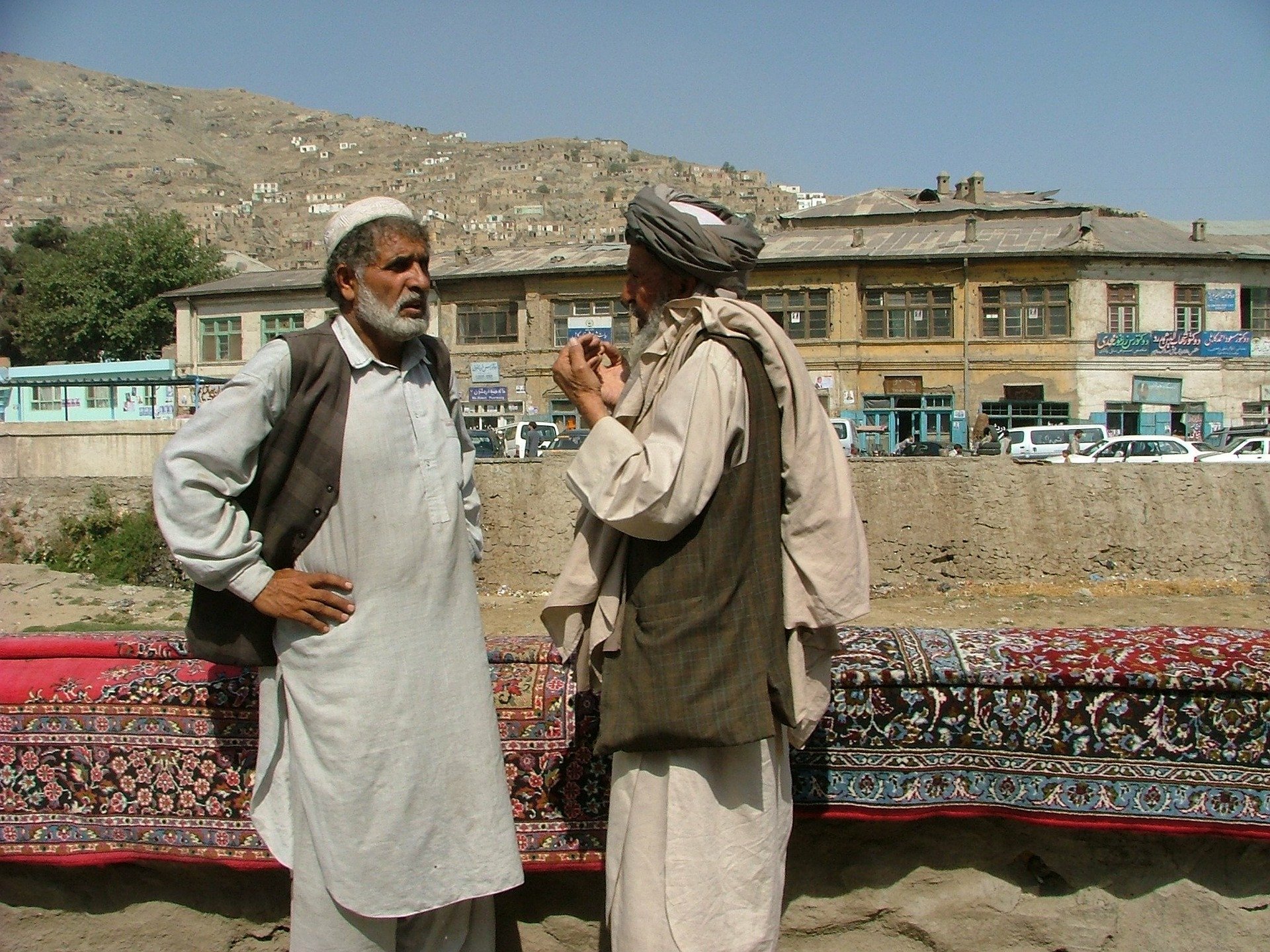 

При взрыве у мечети в Кабуле погибло более десятка человек


