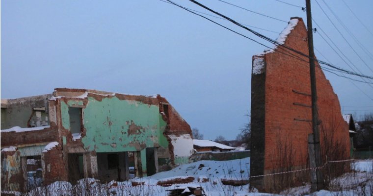 В Удмуртии снесли опасные развалины дома культуры села Уром
