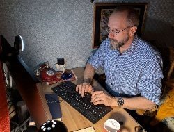 Итоги дня: рост штрафов подросткам за езду на электросамокатах и цитаты учёного УдГУ в метро Москвы