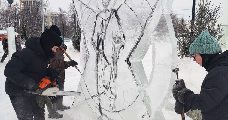 В Ижевске начали создавать ледовые скульптуры в рамках фестиваля «Ангелы и Архангелы»
