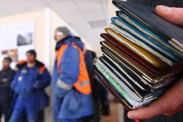 126 мигрантов оказались прописаны в заброшенном доме в Перми