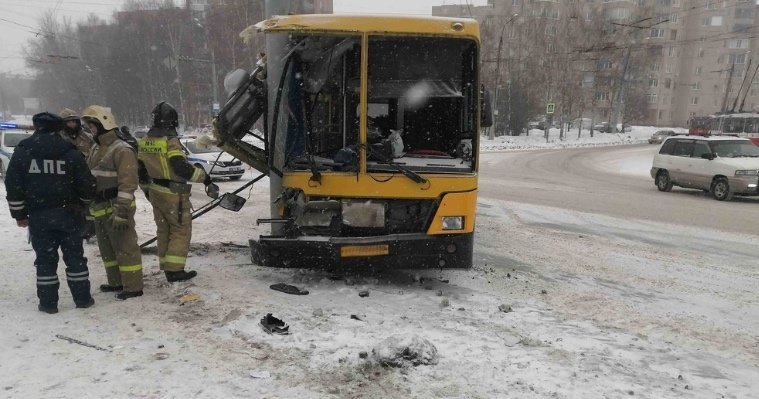 Число пострадавших в ДТП с автобусом в Ижевске выросло до шести