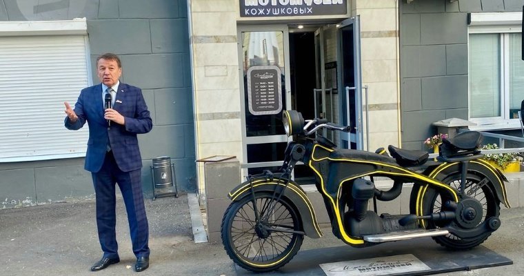 Обновлённую скульптуру прославленного мотоцикла «Иж-1» открыли в Ижевске