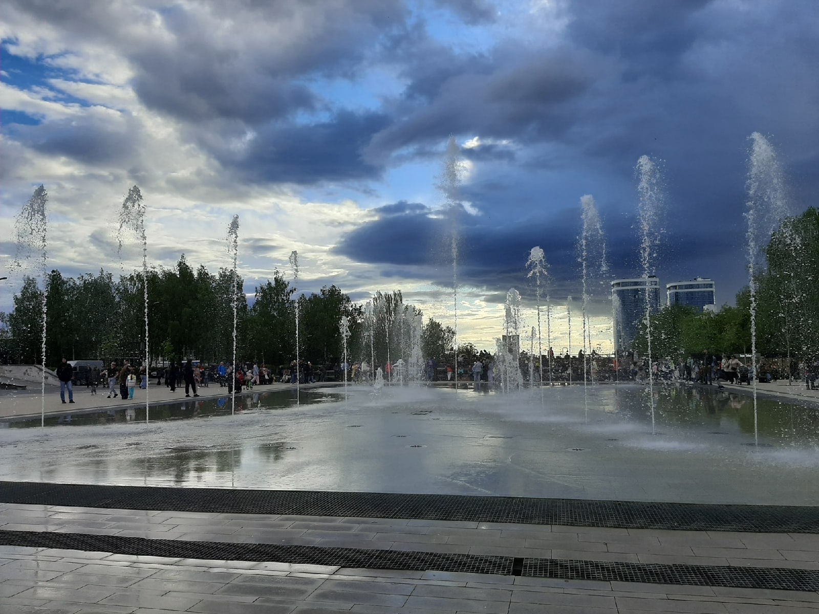 На Центральной площади Ижевска началось техобслуживание фонтанов