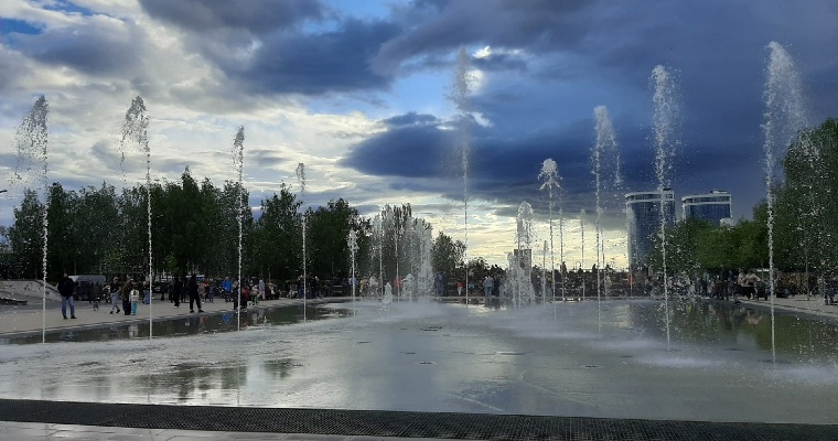 На Центральной площади Ижевска началось техобслуживание фонтанов