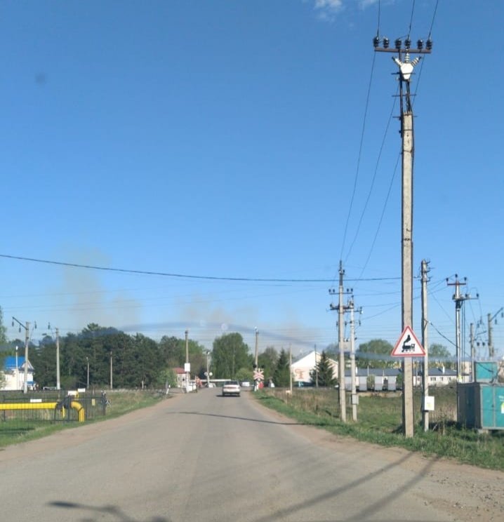 Трава загорелась на территории бывшего арсенала в удмуртском Пугачево