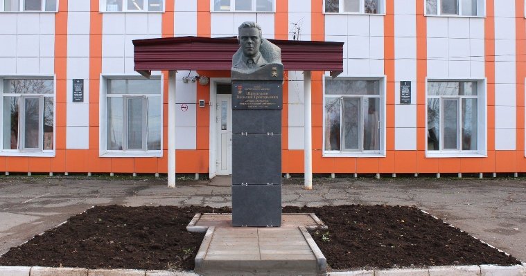 В Киясово установили новый памятник Герою Советского Союза Василию Шамшурину
