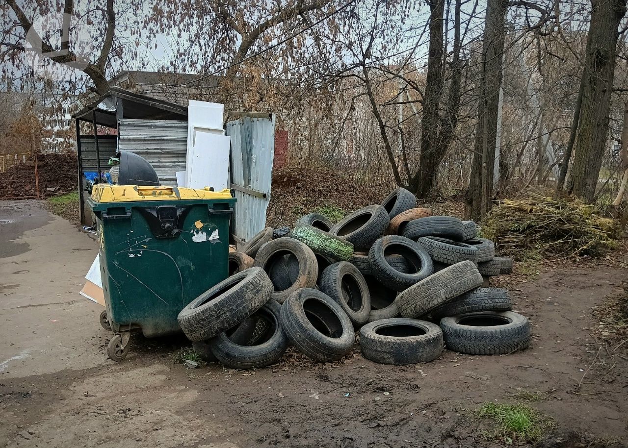 МыСпросилиЗаВас: кто должен вывозить покрышки с контейнерных площадок во дворах Ижевска?