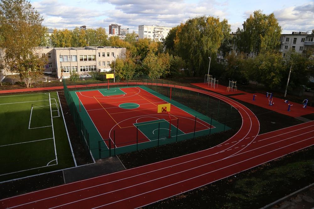 Стадион около школы №35 отремонтировали в Ижевске