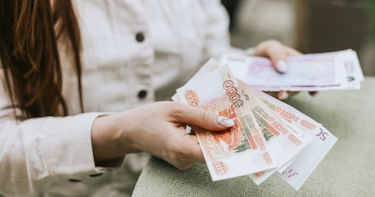 Под предлогом индексации пенсии у бабушки из Удмуртии похитили 75 тысяч рублей 