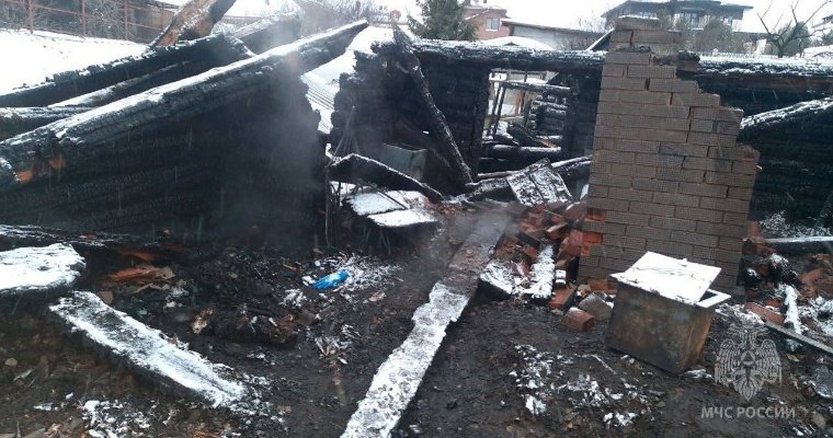 На пожаре в Ижевске погибла женщина с правнуком