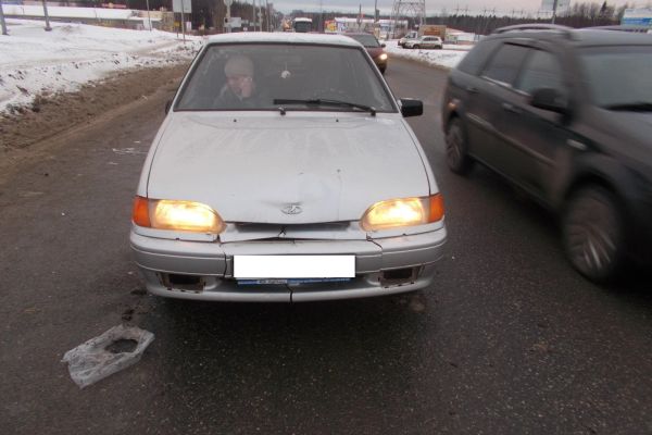 Автомобиль сбил женщину на пешеходном переходе в Ижевске