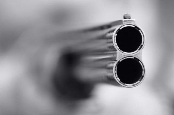 Житель Пермского края застрелился, не сумев спасти тонувшего сына