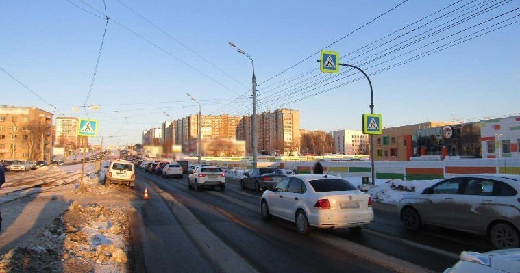 В Ижевске 19-летний водитель сбил женщину на переходе и скрылся