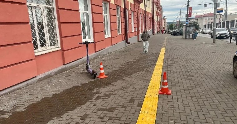 На улице Пушкинской в Ижевске 12-летний самокатчик сбил девушку 