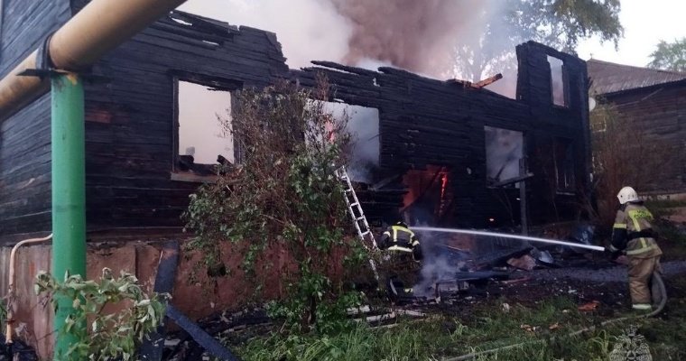 В Ижевске сгорел двухэтажный барак в городке Машиностроителей