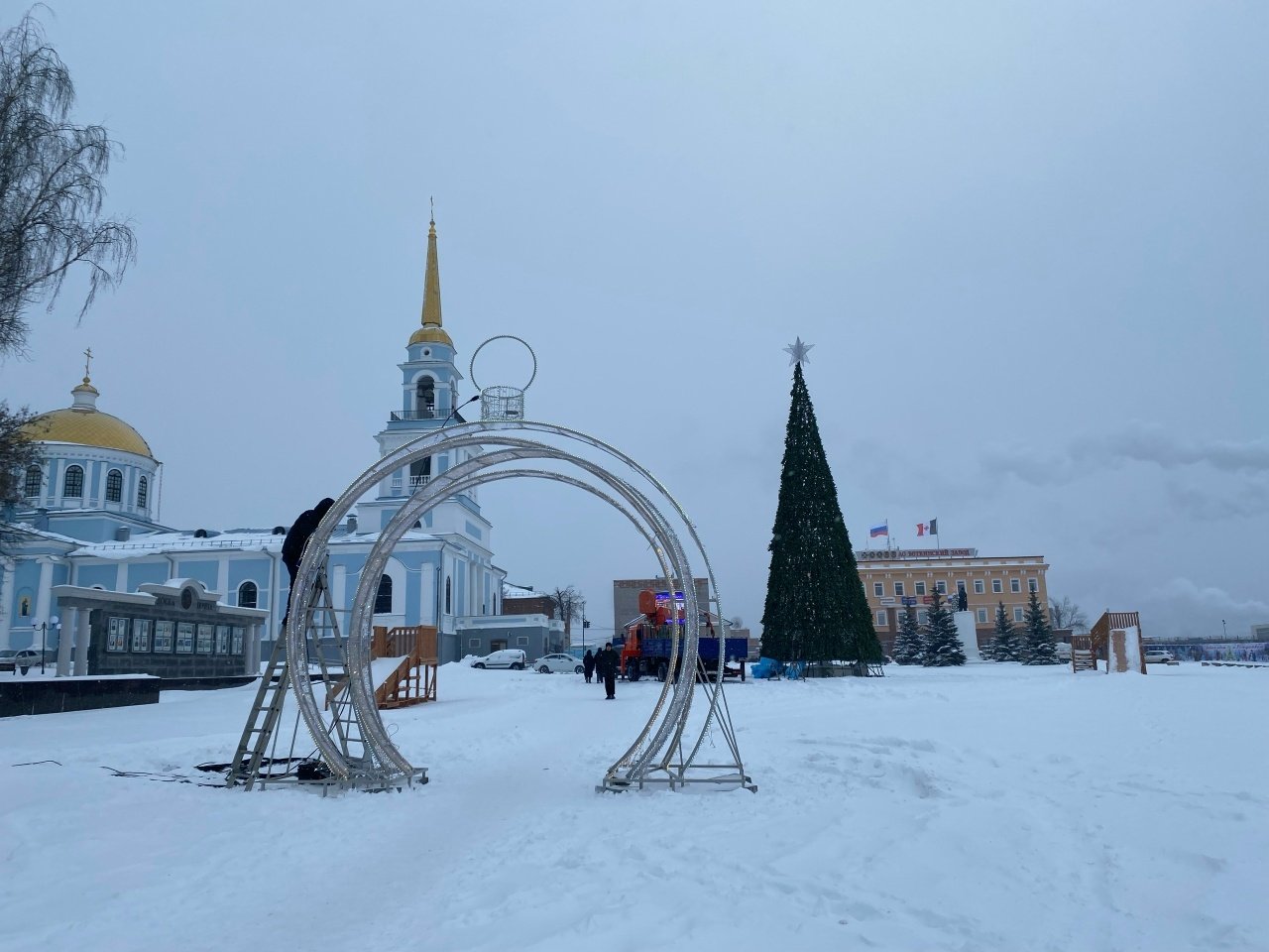 Пять новых светящихся арт-объектов украсят Центральную площадь Воткинска
