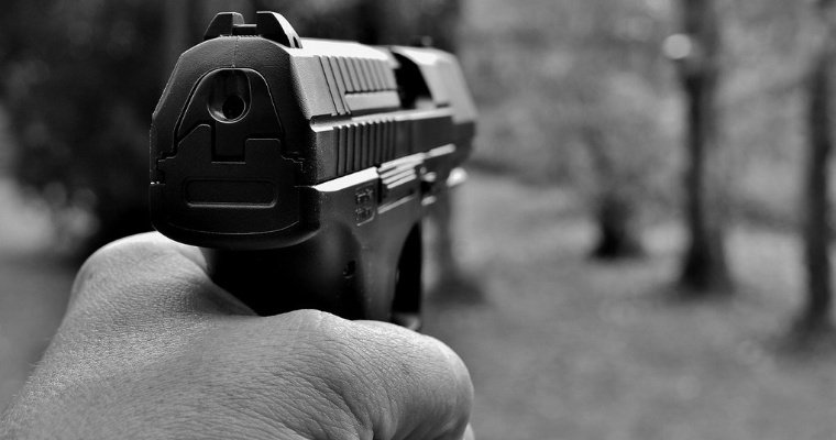 Налетчик с пистолетом и гранатами ограбил банк в Хабаровске на 13 миллионов рублей