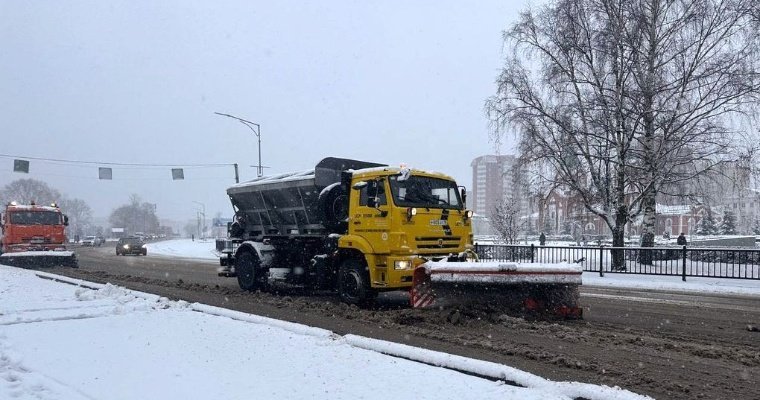 Коммунальные службы Глазова не до конца справились с гололёдом на тротуарах