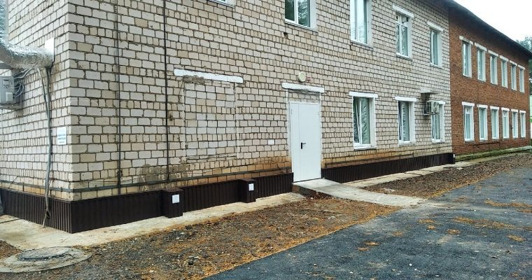 В Кезу проведен частичный капремонт районной больницы