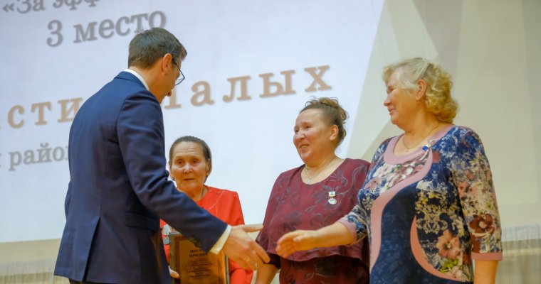 Победителей конкурса семейных трудовых династий наградили в Удмуртии