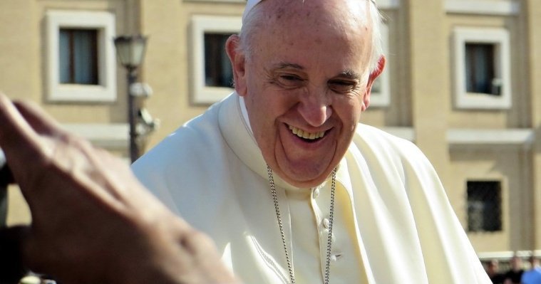 Ватикан извинился за высказывания папы Римского о чеченцах и бурятах