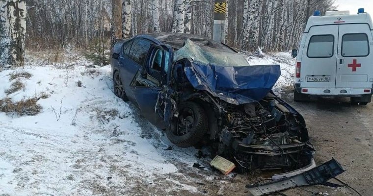 Грузовик и легковушка столкнулись на Воткинском шоссе в Ижевске