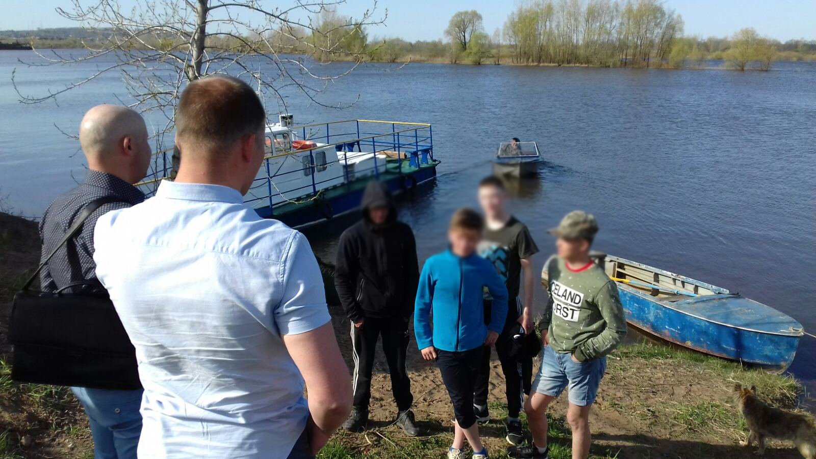 Ни жилетов, ни весел: решивших покататься на лодке подростков в Сарапуле унесло течением