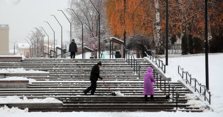За пять дней плюсовой температуры сугробы в Ижевске уменьшились на 18 см 