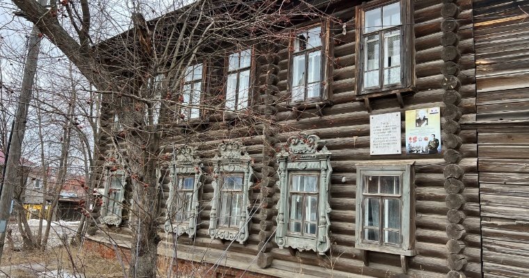 На улице Седельникова в Сарапуле разобрали на дрова старинный «Дом Седельникова»