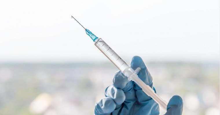 «Если надо — уколюсь»: какие прививки должны быть у каждого