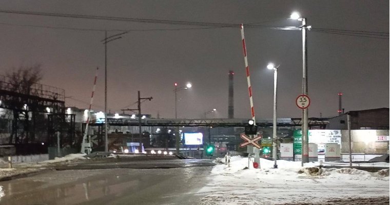 На ж/д переезде на Телегина в Ижевске убрали знаки «Движение без остановки запрещено»