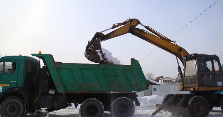 В Ижевске начали вывоз снега из частного сектора