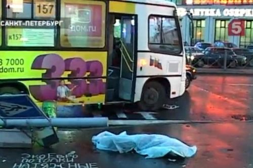 Гражданку Вьетнама убило светофором при ДТП в Петербурге