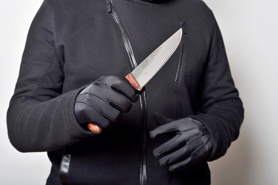 Житель Ижевска с ножом напал на микрофинансовую организацию