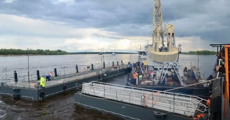 Картина дня: установка причала в Сарапуле и планы по ремонту «сталинки» у ЖД-вокзала в Ижевске