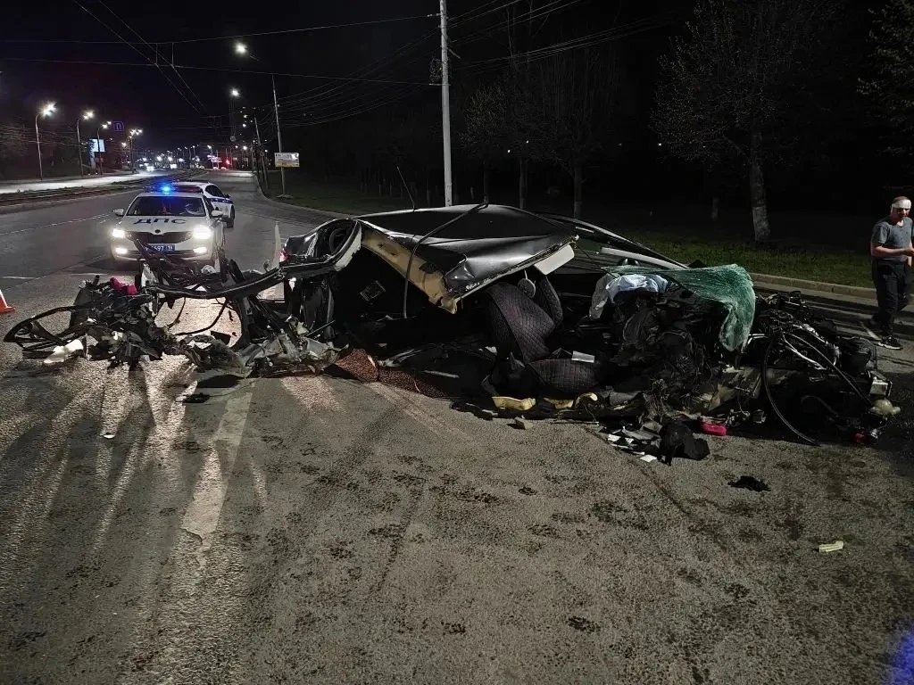 Пьяный водитель и его пассажир чудом выжили в аварии в Ижевске
