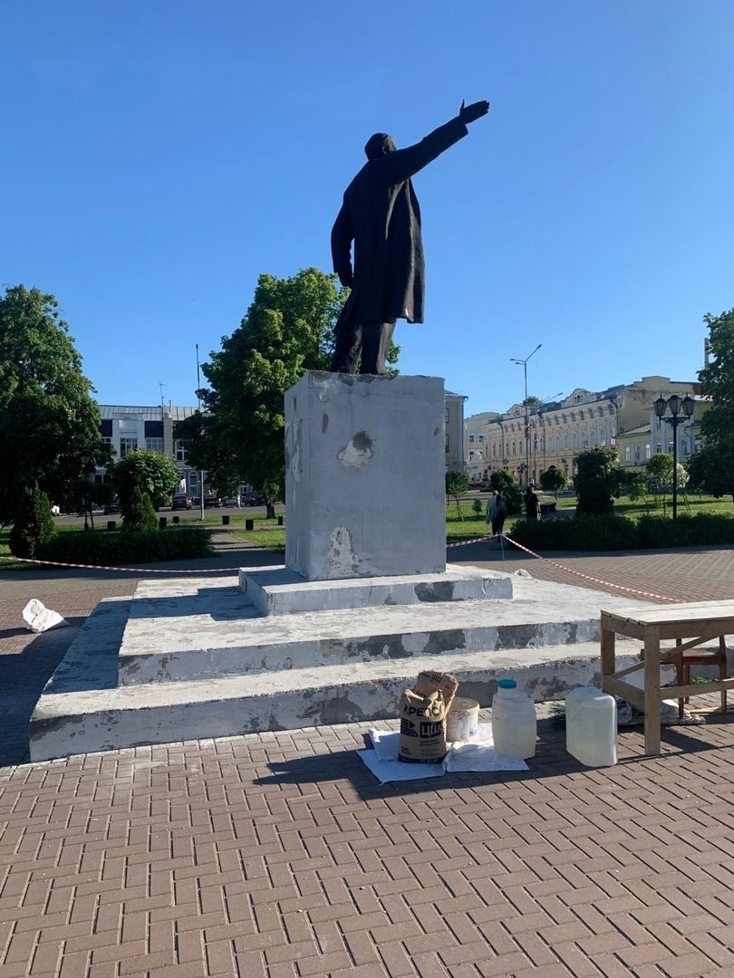 Постамент памятника Ленину начали реставрировать в Сарапуле