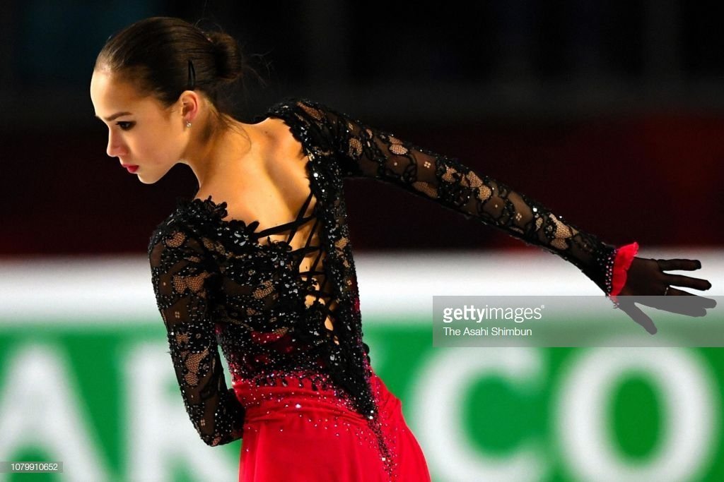 Алина Загитова лидирует после короткой программы на Чемпионате Европы