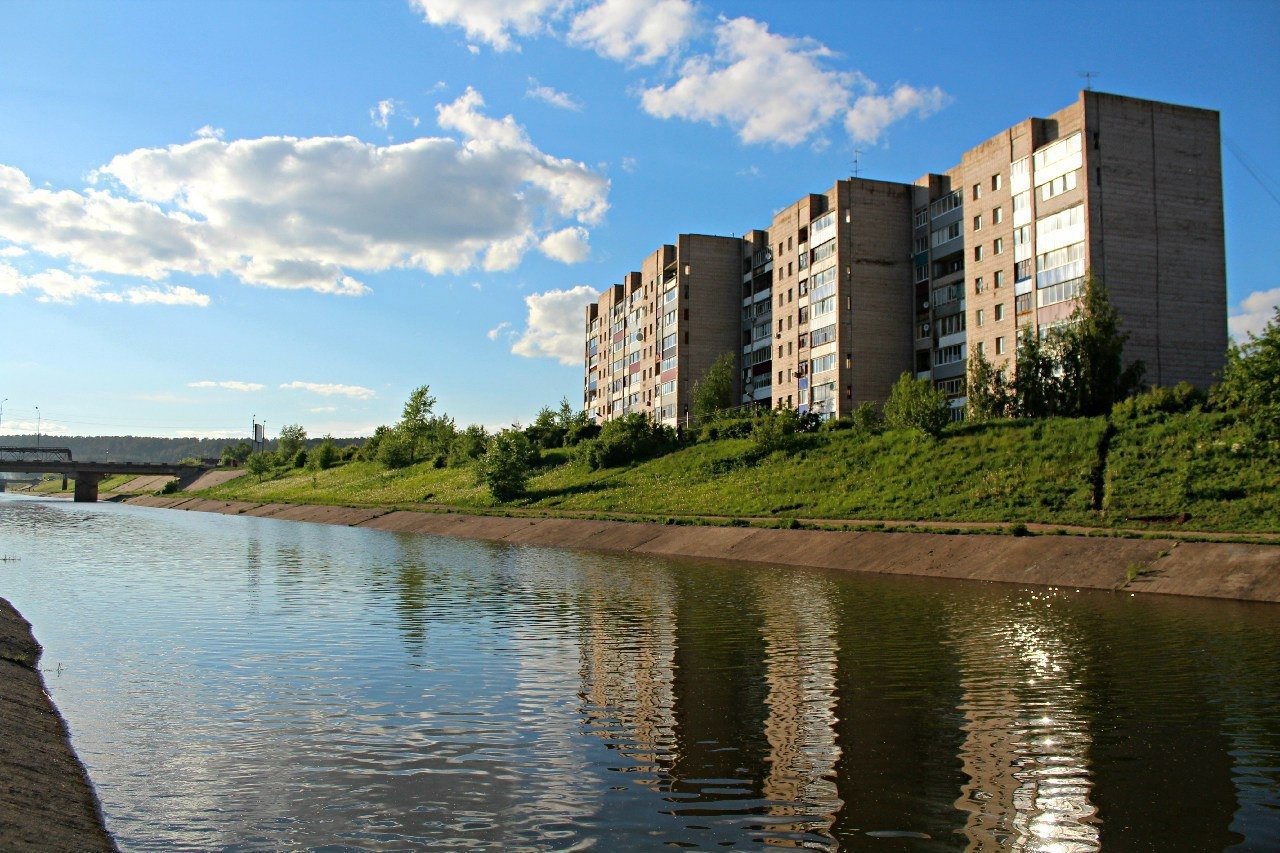 Сарапул фото. Сарапул Удмуртская Республика. Река Сарапулка в Сарапуле. Сарапул канал. Канал города Сарапул.