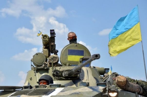 Порошенко поручил привести в боевую готовность войска на границе с Крымом