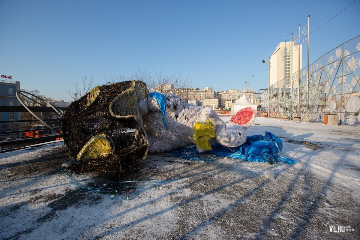 Фигуру мыши за 677 тыс рублей сожгли во Владивостоке