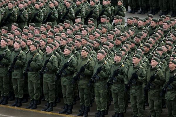 Минобороны России планирует назначать сержантов только из числа контрактников