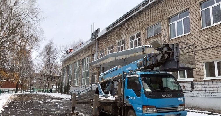 Капитальный ремонт кровли завершился в школе №52 Ижевска  
