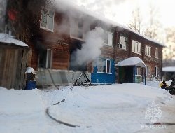 Пожарные спасли двух детей в горящем доме в Сарапуле