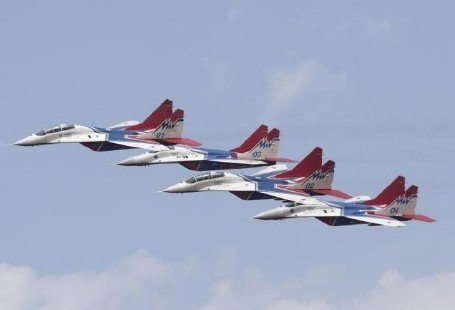 Программу «Стрижей» увидели сотни посетителей «МАКС-2011»